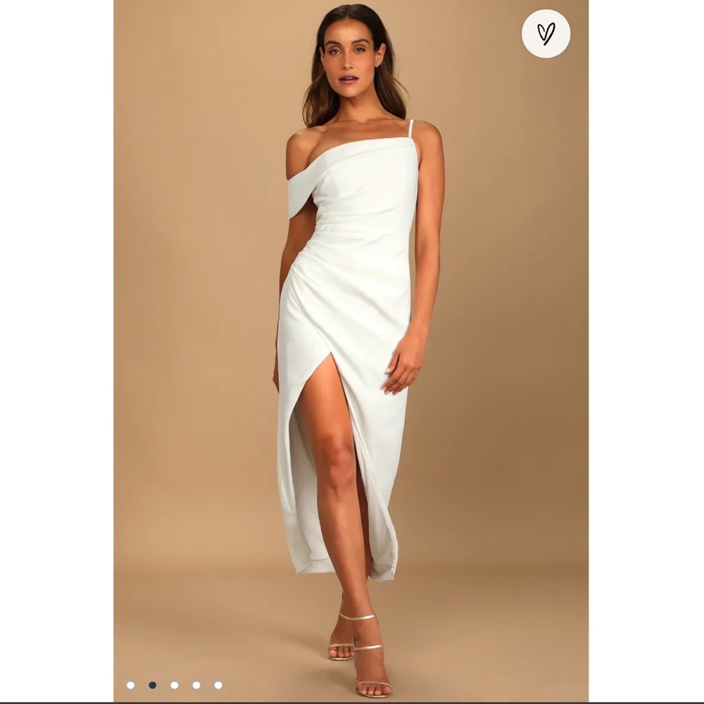 Lulu’s White Asymmetrical Midi Size Small